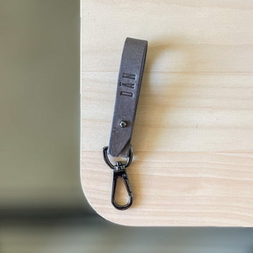 Kulcstartó hosszú - szürke