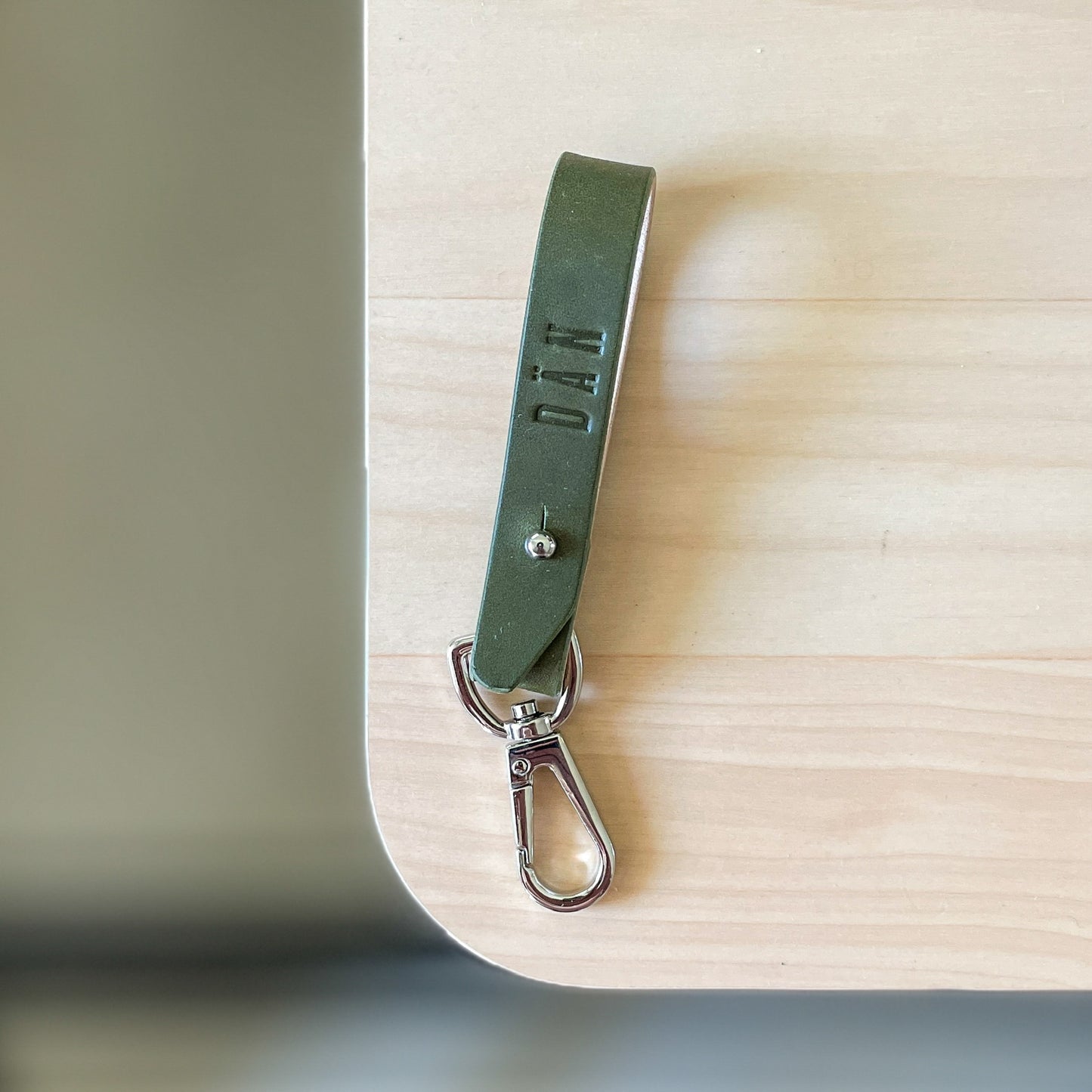 Keychain long - olive & natural