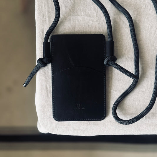 Crossbody phone holder - black