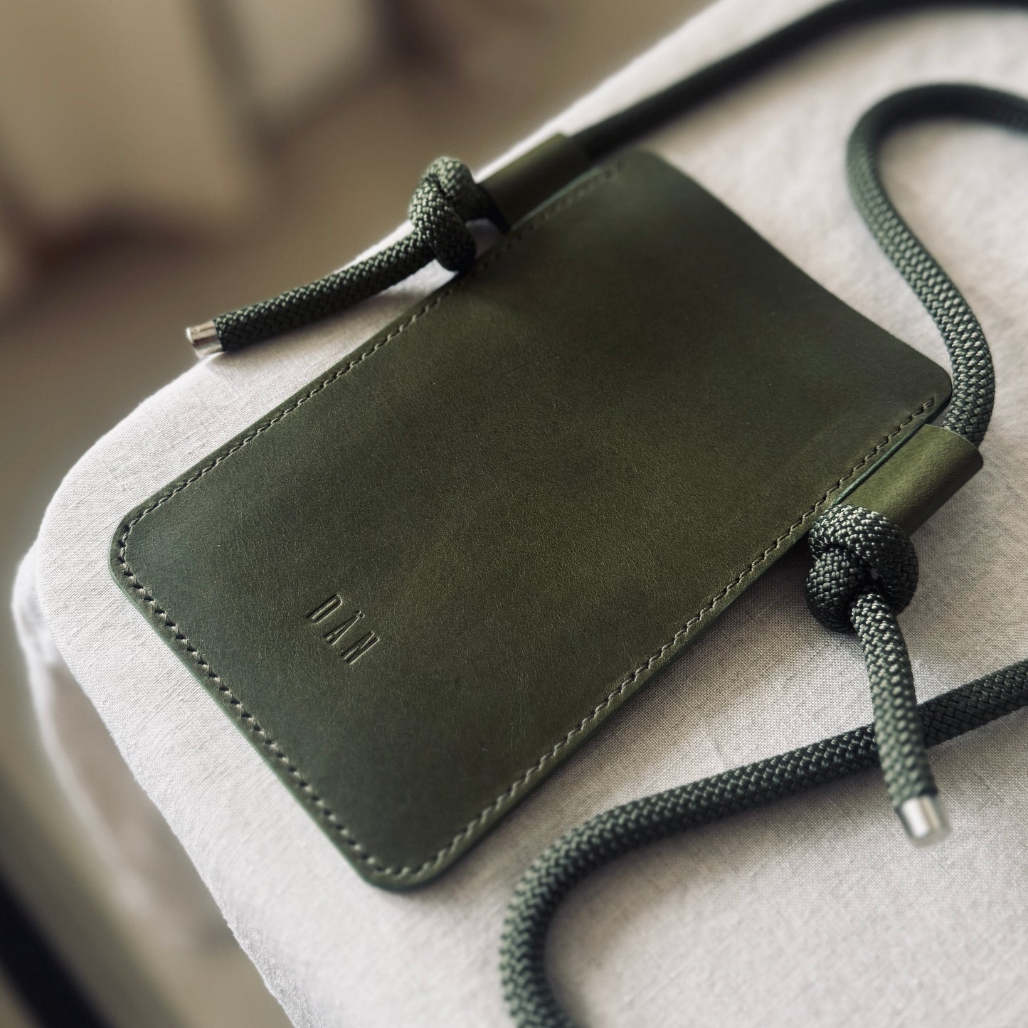 Crossbody telefontartó - oliva