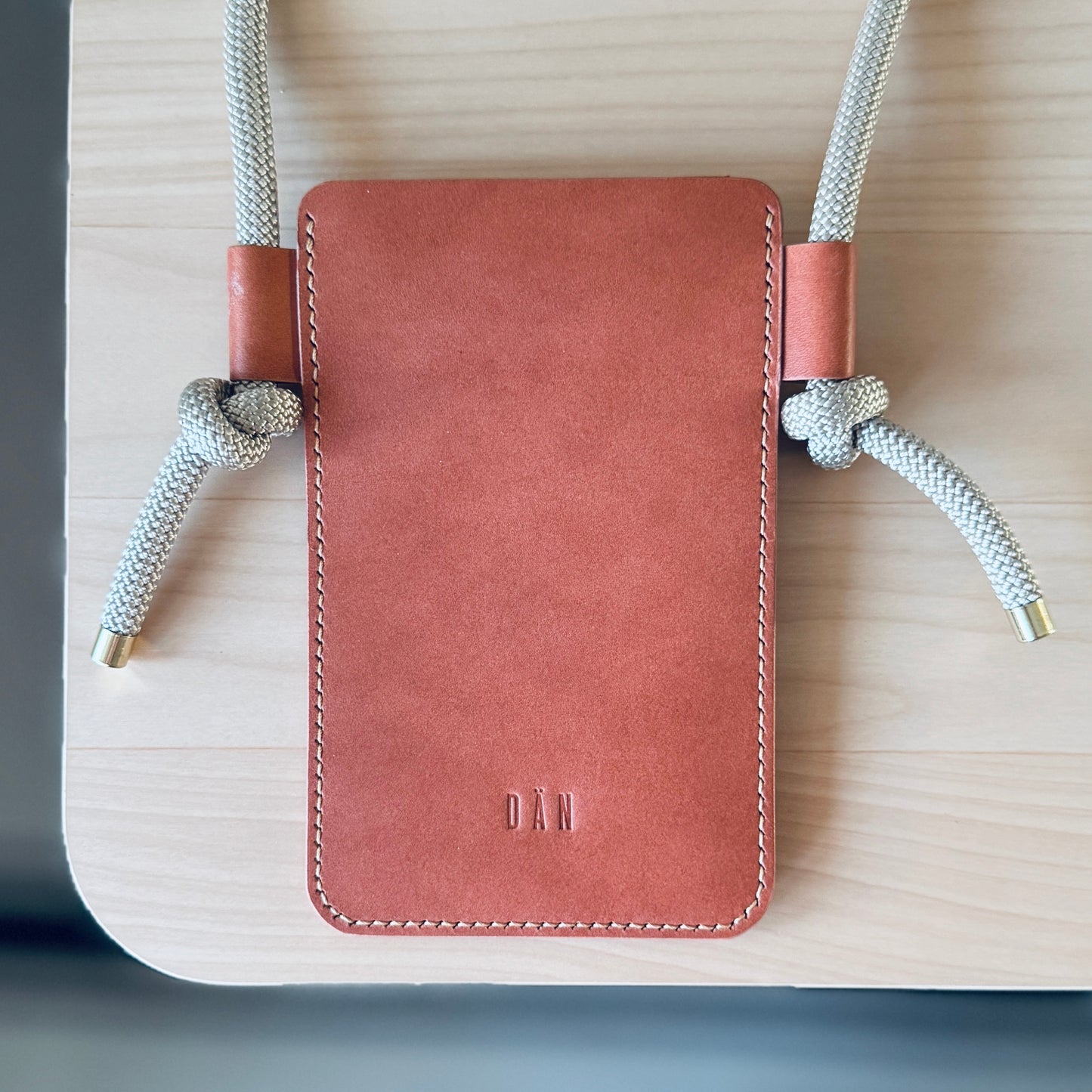 Crossbody phone holder - salmon