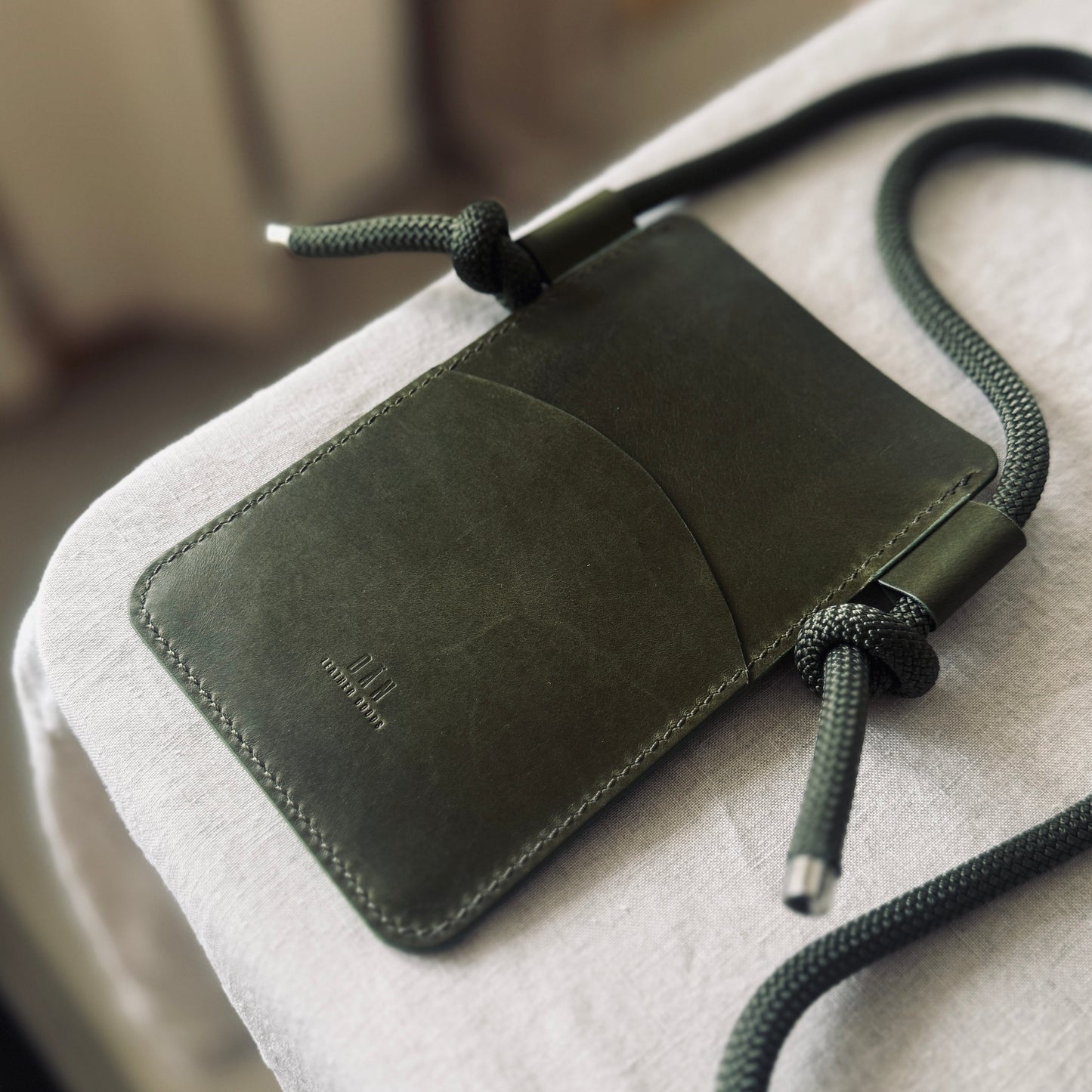 Crossbody telefontartó - oliva