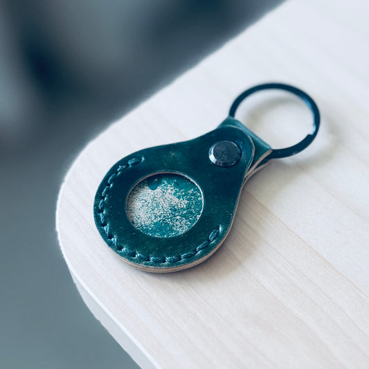 Airtag keychain - Shell Cordovan marbled green