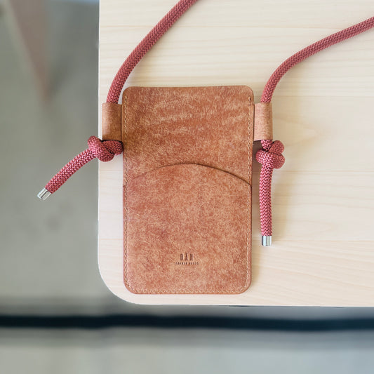 Crossbody telefontartó - világosbarna pueblo