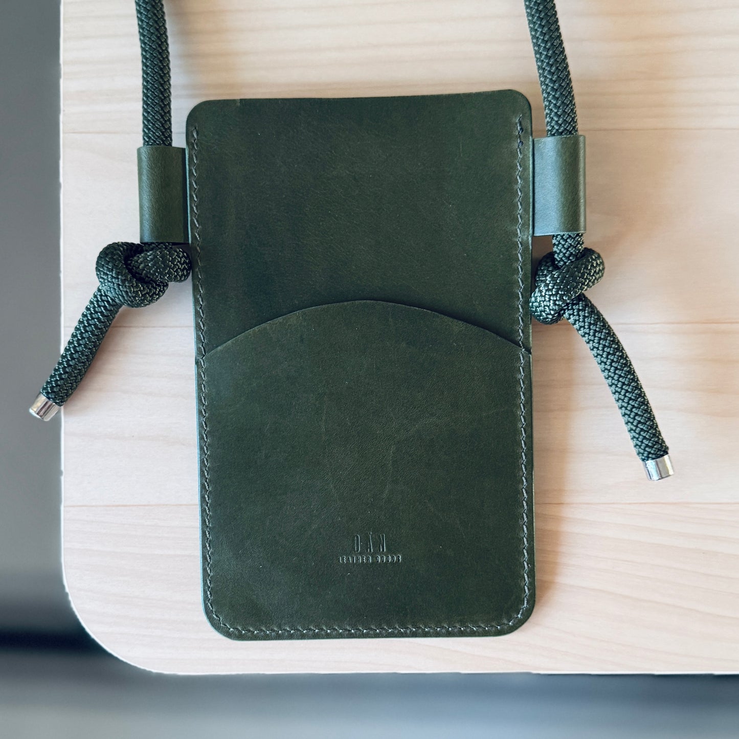 Crossbody telefontartó - oliva