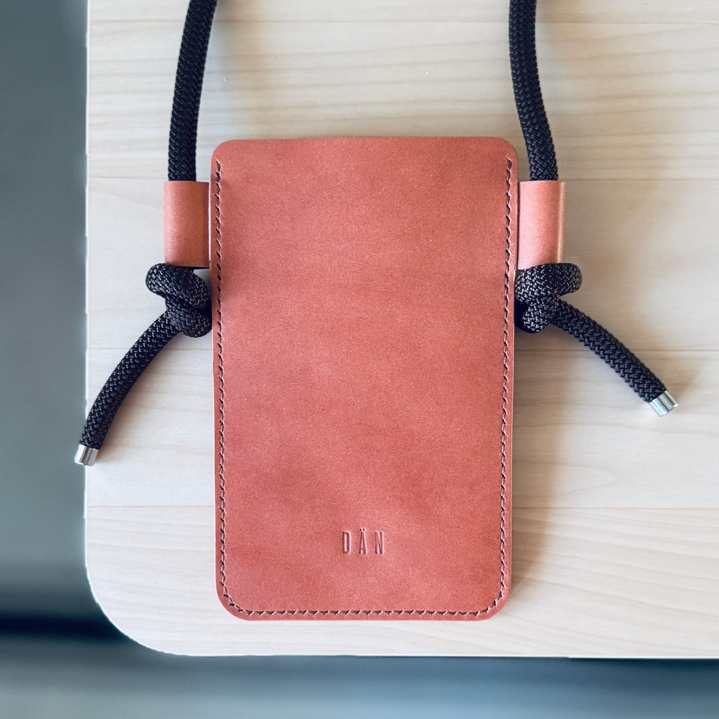 Crossbody phone holder - salmon