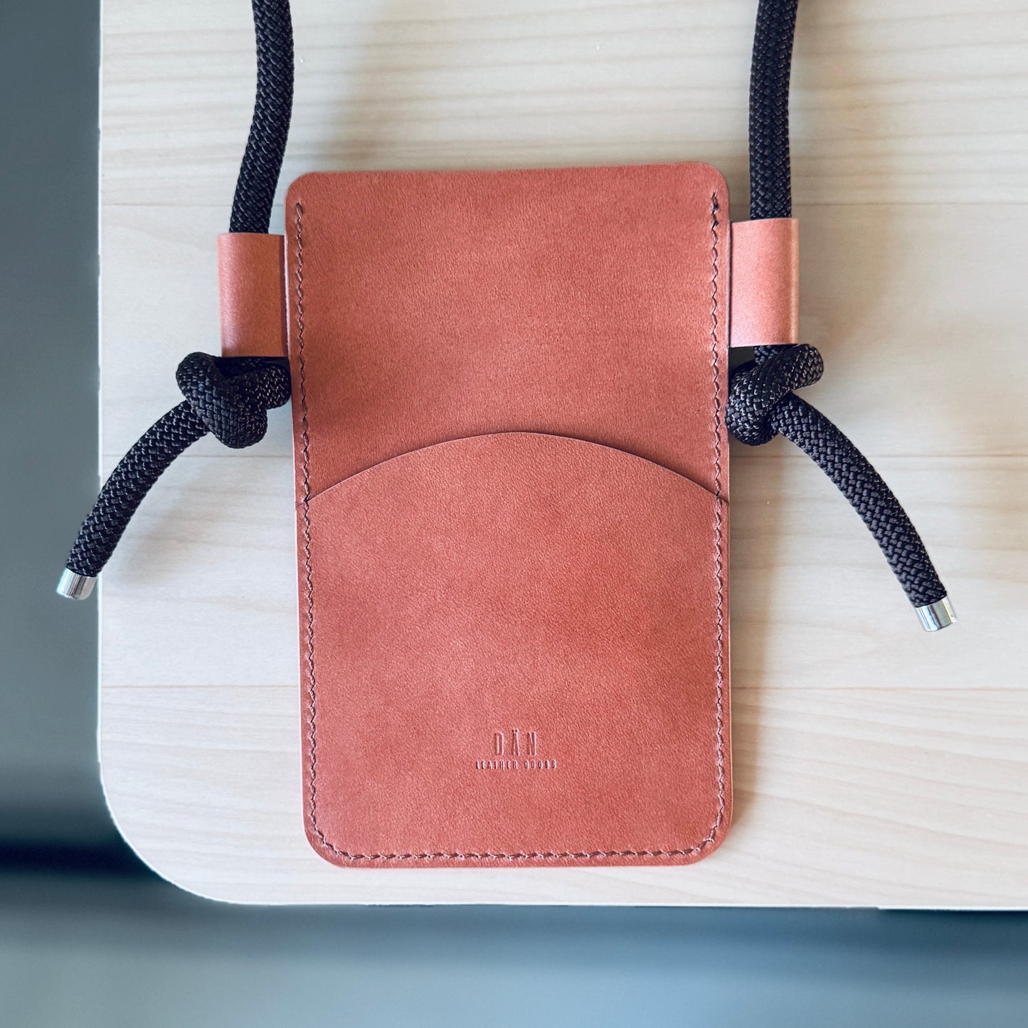 Crossbody phone holder - salmon