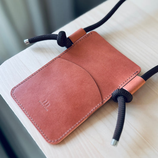 Crossbody telefontartó - lazac (barna kötél)