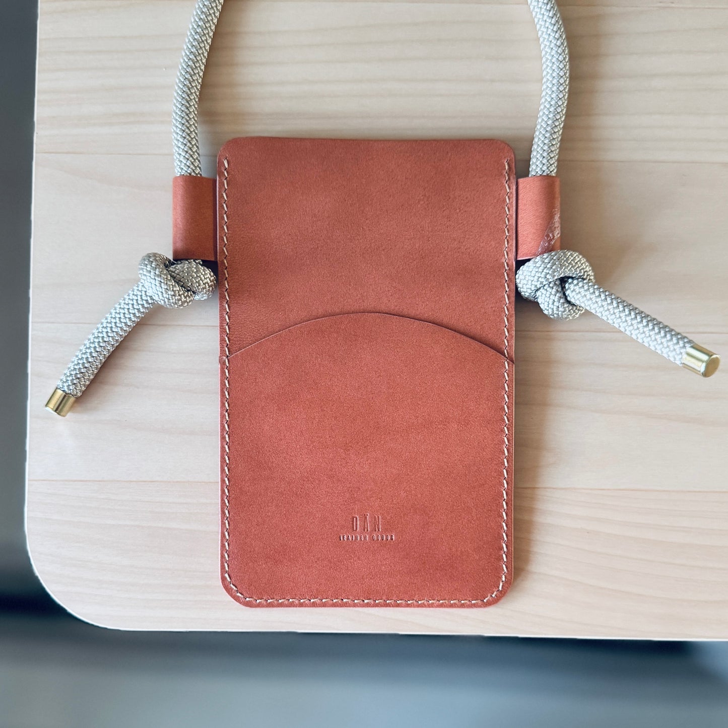 Crossbody phone holder - salmon