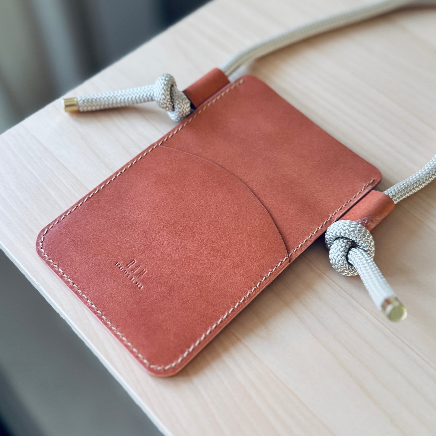 Crossbody phone holder - salmon