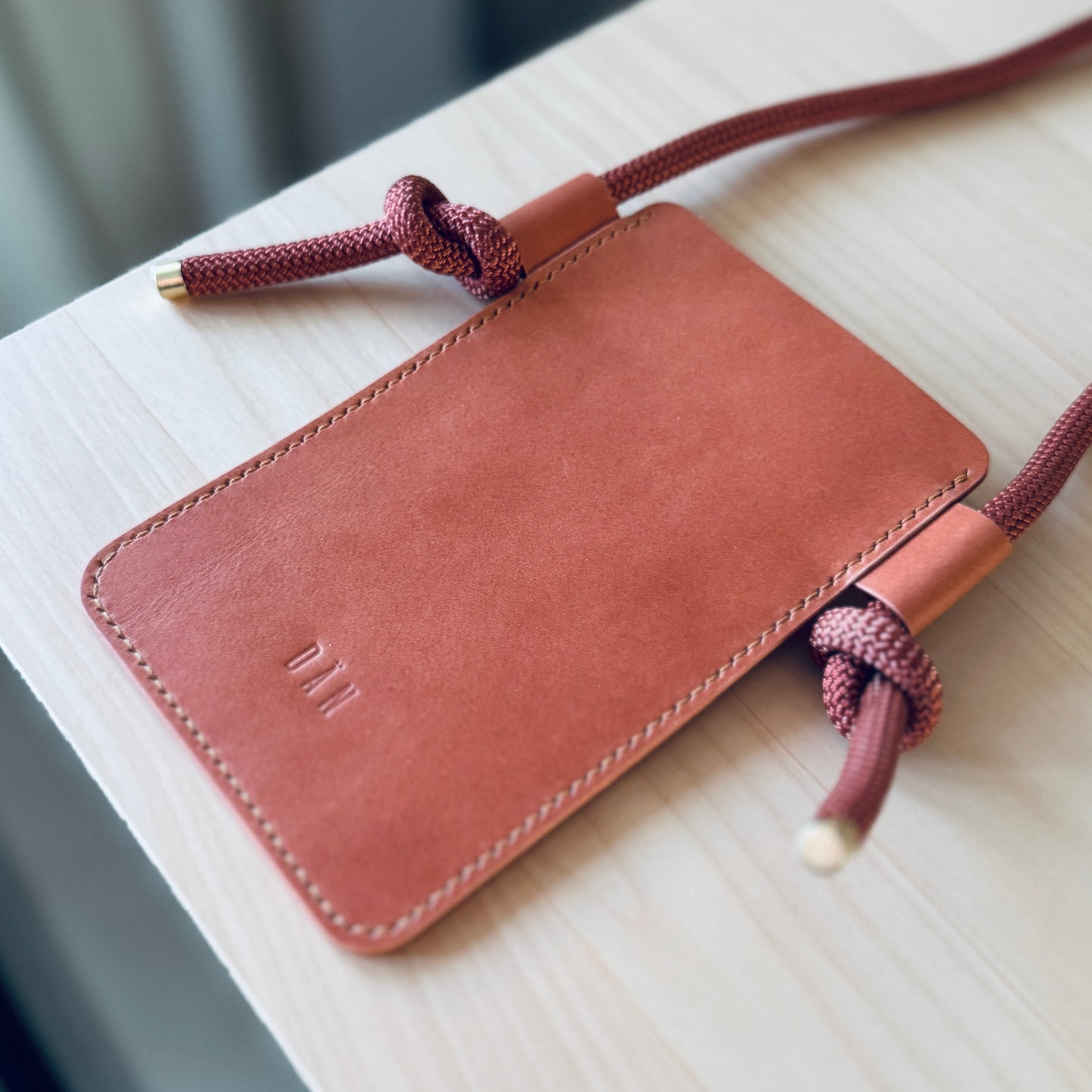 Crossbody telefontartó - lazac (vörös kötél)