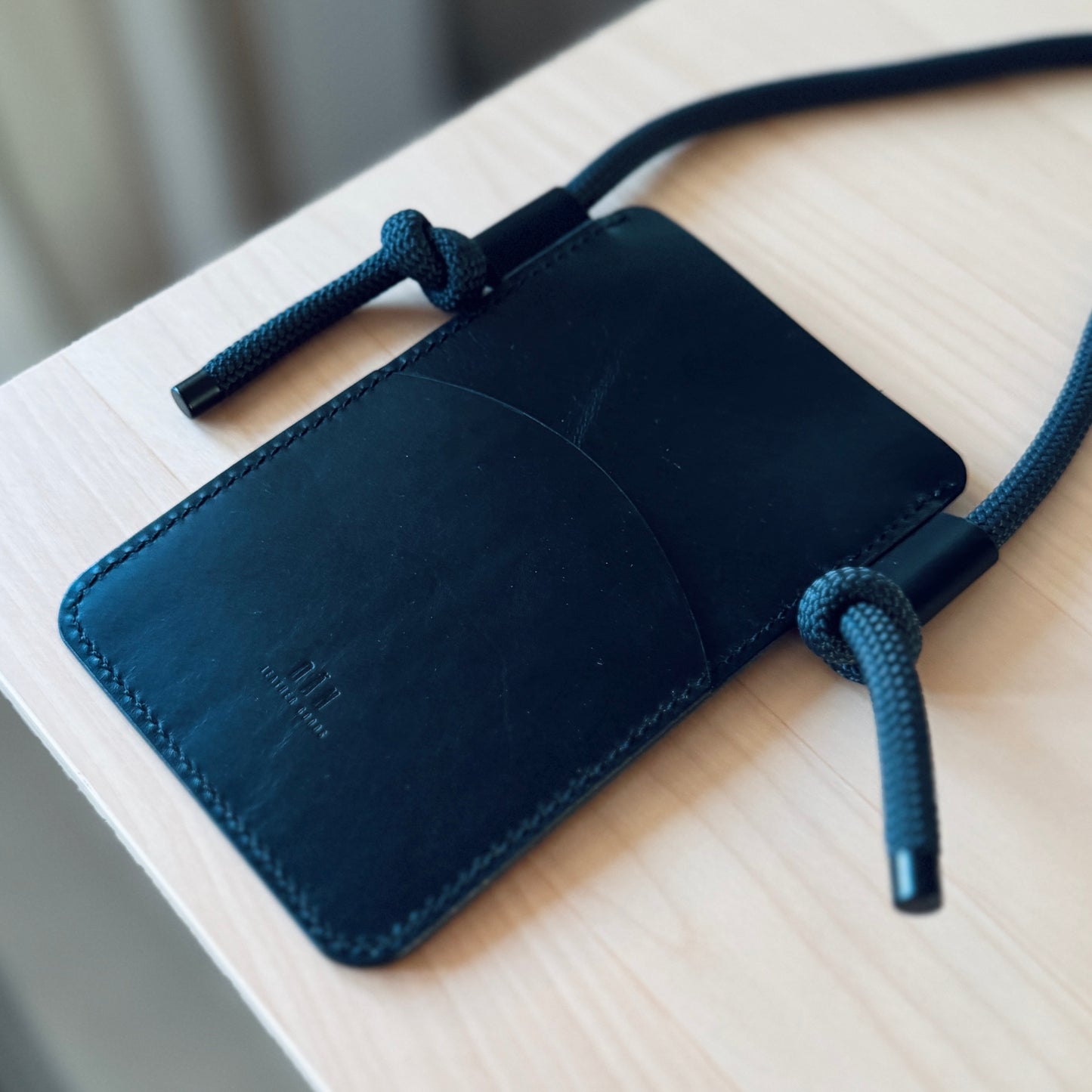 Crossbody telefontartó - fekete
