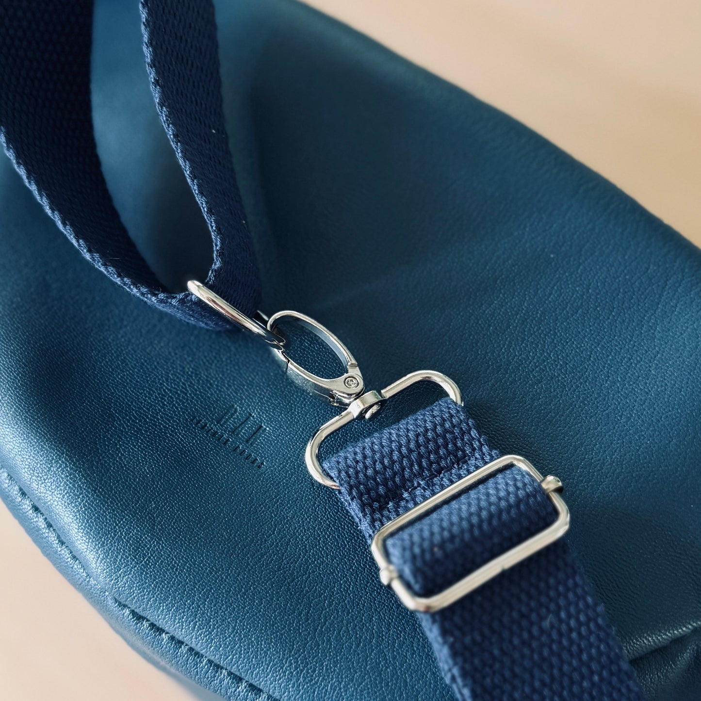 Sling bag - abysse
