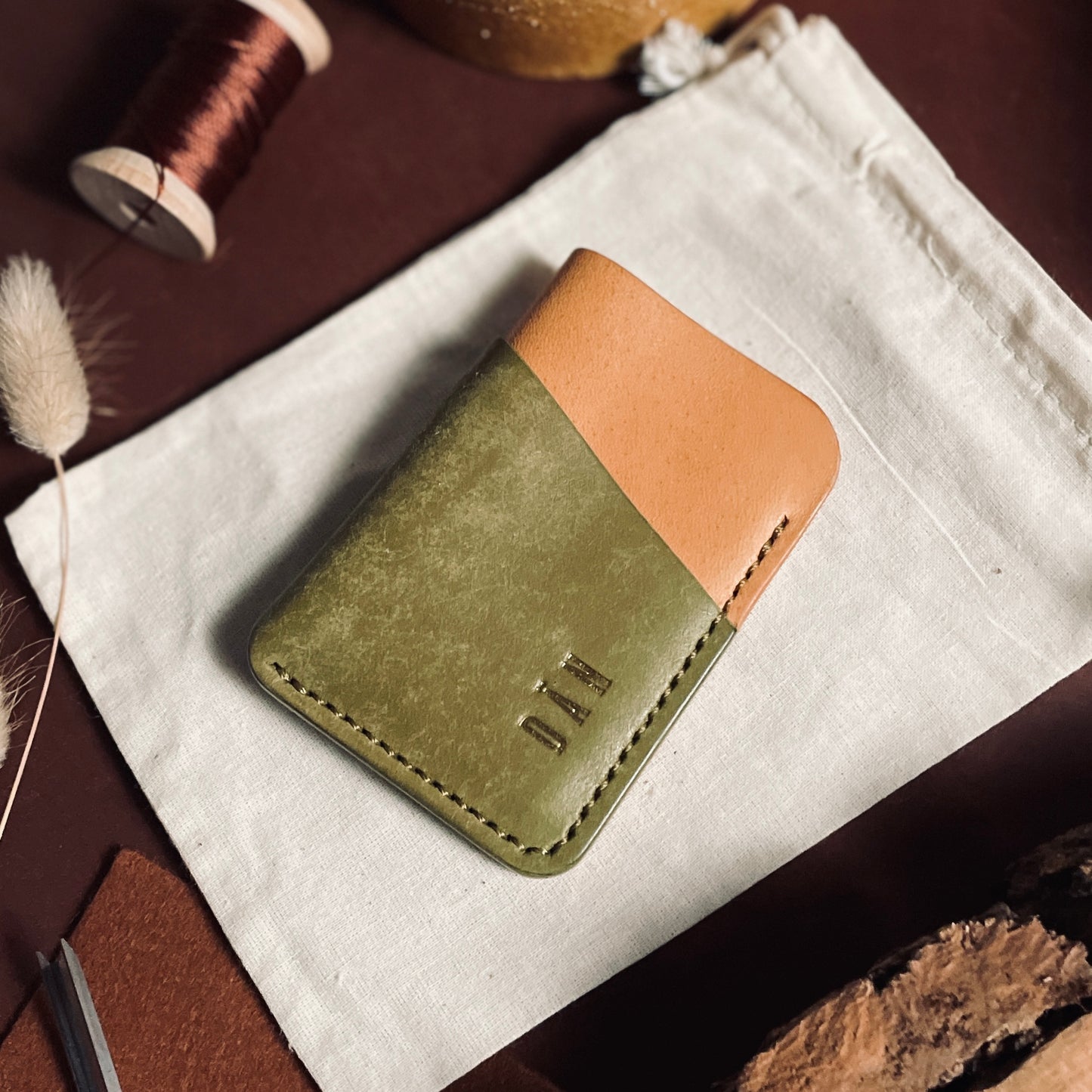 Budapest V2 cardholder - natural & light green maya